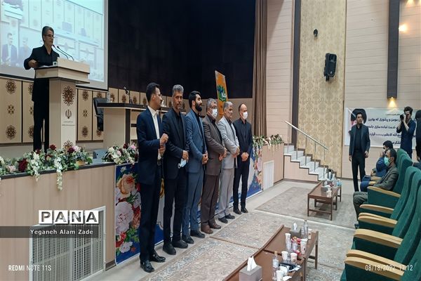 تجلیل از معلمان برگزیده سیستان و بلوچستان در همایش معلم سازنده