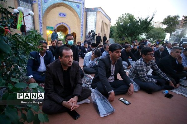 ‌مراسم دعای ندبه در جوار مزار شهدای گمنام دانش‌آموز در اردوگاه شهید باهنر