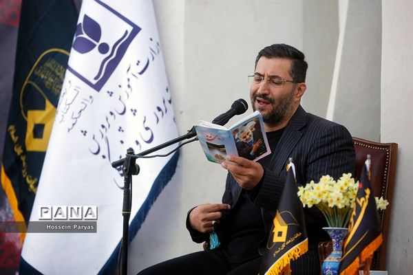 ‌مراسم دعای ندبه در جوار مزار شهدای گمنام دانش‌آموز در اردوگاه شهید باهنر