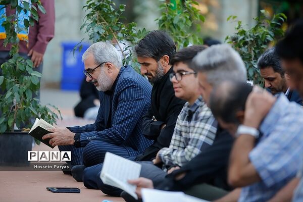 ‌مراسم دعای ندبه در جوار مزار شهدای گمنام دانش‌آموز در اردوگاه شهید باهنر