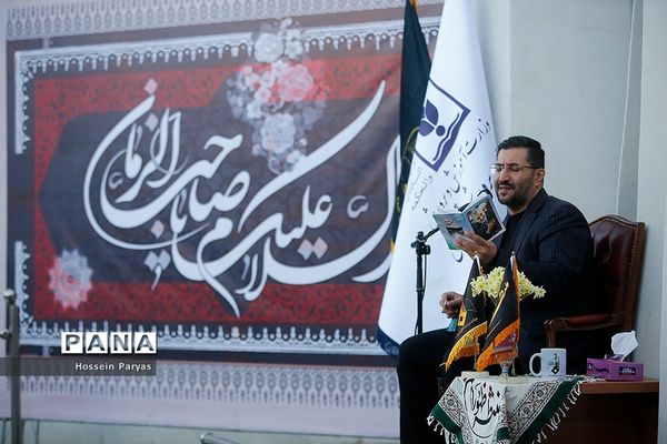 ‌مراسم دعای ندبه در جوار مزار شهدای گمنام دانش‌آموز در اردوگاه شهید باهنر