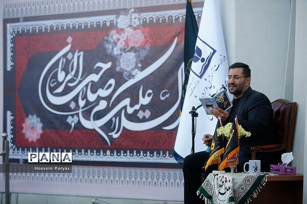 ‌مراسم دعای ندبه در جوار مزار شهدای گمنام دانش‌آموز در اردوگاه شهید باهنر