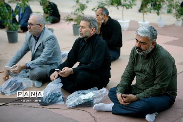 ‌مراسم دعای ندبه در جوار مزار شهدای گمنام دانش‌آموز در اردوگاه شهید باهنر