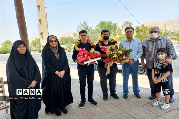 آیین استقبال از دانش‌آموزان رتبه‌آور کشوری در مسابقات قرآن، عترت و نماز امیدیه