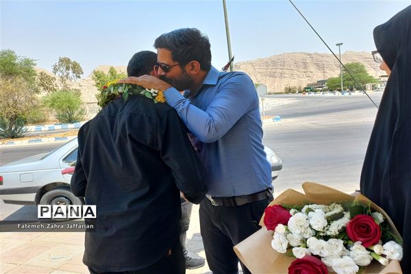 آیین استقبال از دانش‌آموزان رتبه‌آور کشوری در مسابقات قرآن، عترت و نماز امیدیه