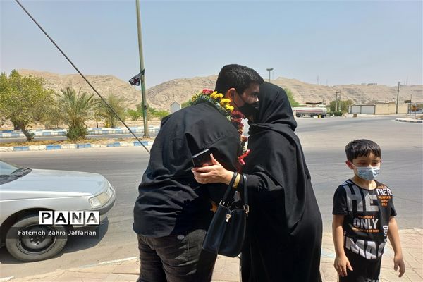 آیین استقبال از دانش‌آموزان رتبه‌آور کشوری در مسابقات قرآن، عترت و نماز امیدیه