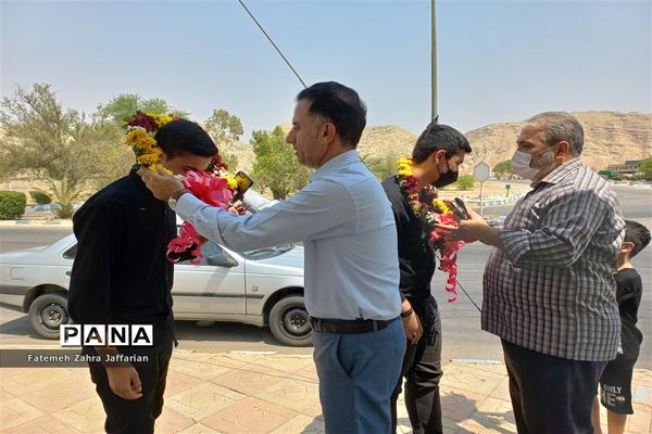 آیین استقبال از دانش‌آموزان رتبه‌آور کشوری در مسابقات قرآن، عترت و نماز امیدیه