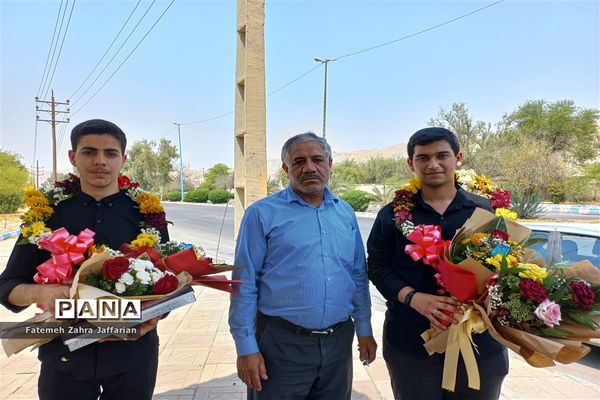 آیین استقبال از دانش‌آموزان رتبه‌آور کشوری در مسابقات قرآن، عترت و نماز امیدیه