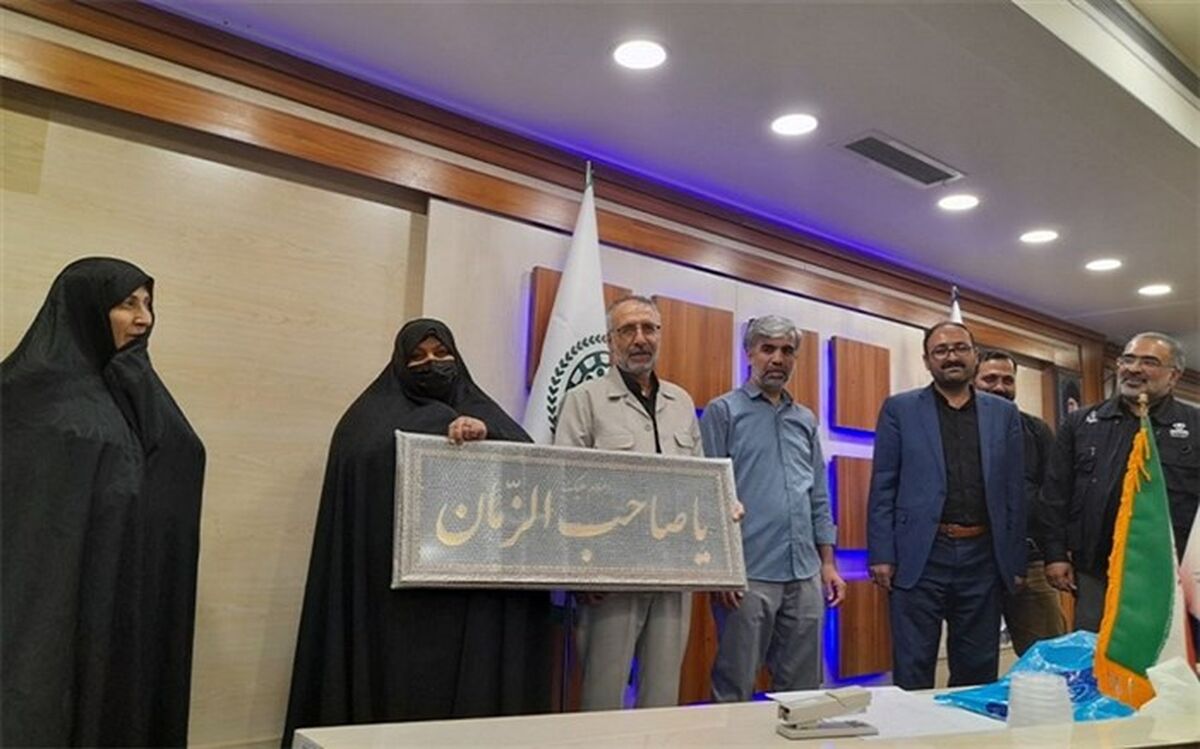 دانش‌آموزخبرنگاران قم از آزاده جانباز «سهیل مصطفایی» تجلیل کردند