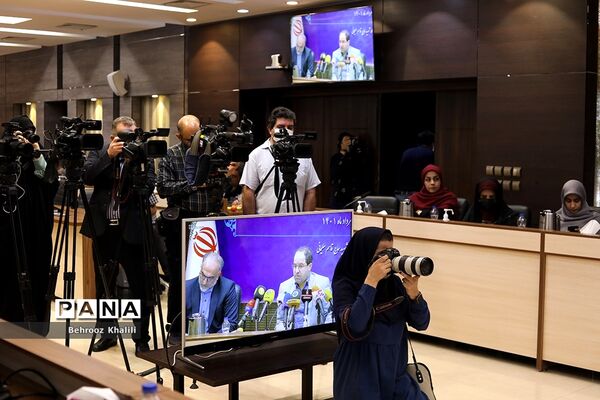 نشست‌ خبری رئیس دانشگاه تهران