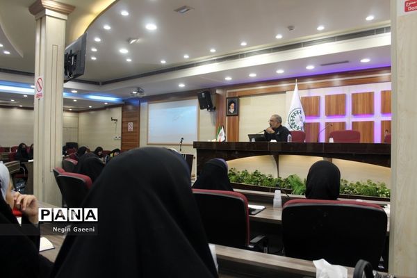 کارگاه آموزش خبرنگاری پانا ویژه دختران دانش‌آموز در قم