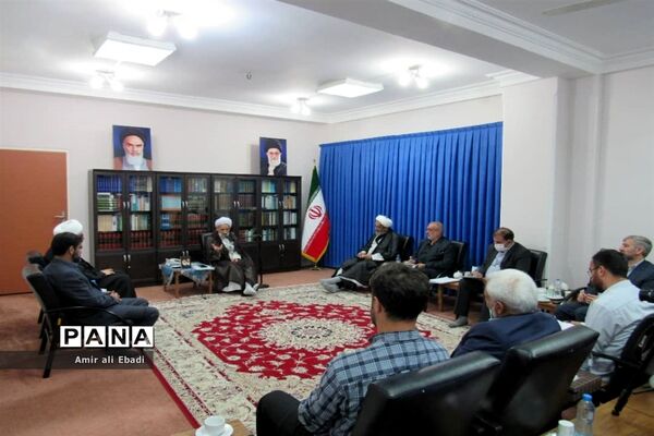نشست مجمع اندیشه‌ورز قرارگاه دانش‌بنیان کشاورزی با نماینده ولی فقیه