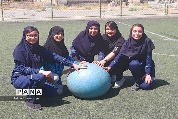 اردوی یک روزه دانش‌آموزان دختر ملارد در اردوگاه شهید منتظری شهریار
