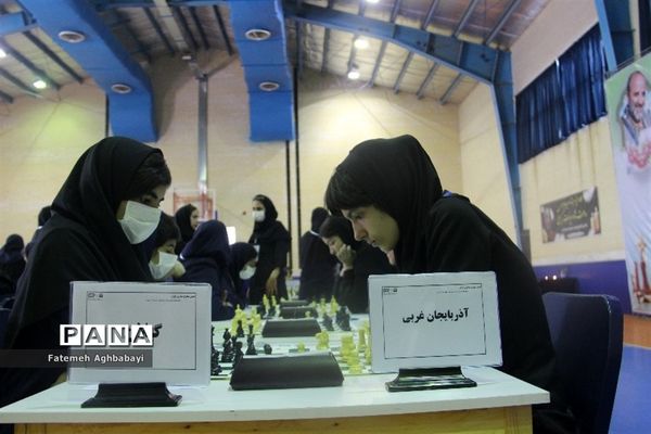 آغاز مسابقات شطرنج دانش‌آموزان دختر در شهرکرد