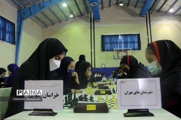 آغاز مسابقات شطرنج دانش‌آموزان دختر در شهرکرد