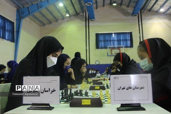 آغاز مسابقات شطرنج دانش‌آموزان دختر در شهرکرد