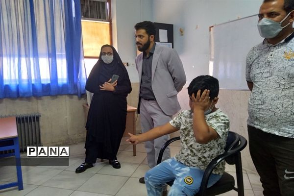 برگزاری اردوی جهادی معاینات پزشکی شهرستان قرچک در دبستان شاهد خاتم الانبیا