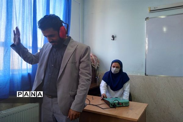 برگزاری اردوی جهادی معاینات پزشکی شهرستان قرچک در دبستان شاهد خاتم الانبیا