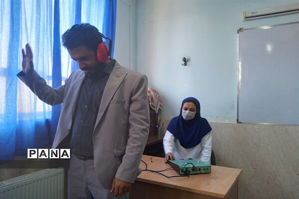 برگزاری اردوی جهادی معاینات پزشکی شهرستان قرچک در دبستان شاهد خاتم الانبیا