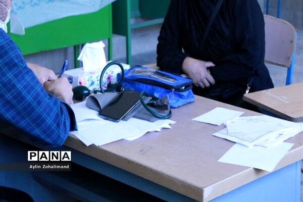 برگزاری اردوی جهادی پزشکی دبیرستان شهید‌بهایی در شهرستان رباط‌کریم