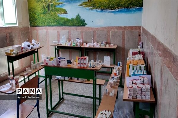 برگزاری اردوی جهادی پزشکی دبیرستان شهید‌بهایی در شهرستان رباط‌کریم