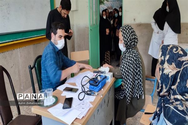 برگزاری اردوی جهادی پزشکی دبیرستان شهید‌بهایی در شهرستان رباط‌کریم