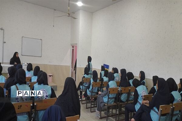 کلاس امداد و نجات با حضور اعضائ سازمان دانش‌آموزی در اردوی قطبی