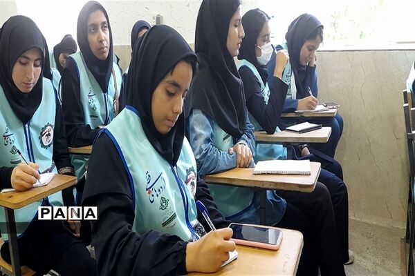 کلاس امداد و نجات با حضور اعضائ سازمان دانش‌آموزی در اردوی قطبی