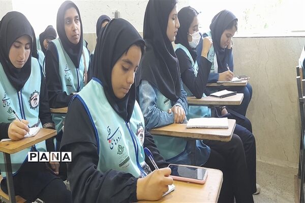 کلاس امداد و نجات با حضور اعضائ سازمان دانش‌آموزی در اردوی قطبی