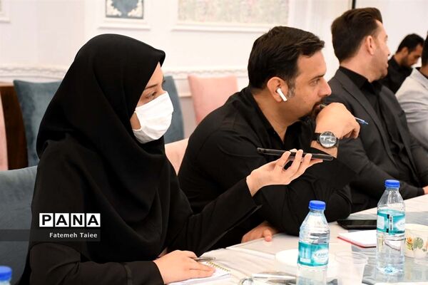 نشست هم‌اندیشی و ‌آیین تجلیل از خبرنگاران در اداره‌کل ورزش و جوانان استان خوزستان