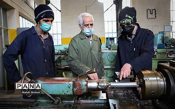 آموزش و پرورش با صنعتگران برای جذب دانش‌آموز هنرستانی‌‌ وارد مذاکره شود