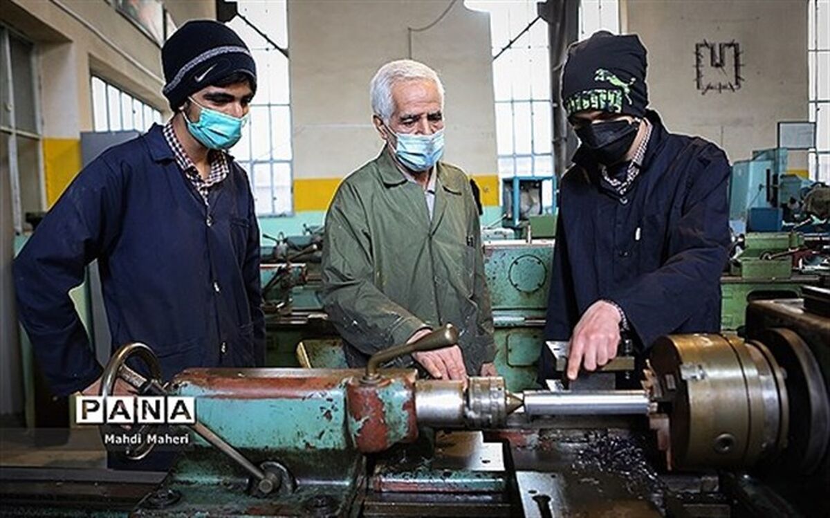 آموزش و پرورش با صنعتگران برای جذب دانش‌آموز هنرستانی‌‌ وارد مذاکره شود