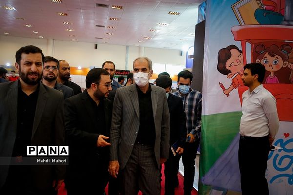 افتتاحیه هشتمین جشنواره و نمایشگاه ایران نوشت