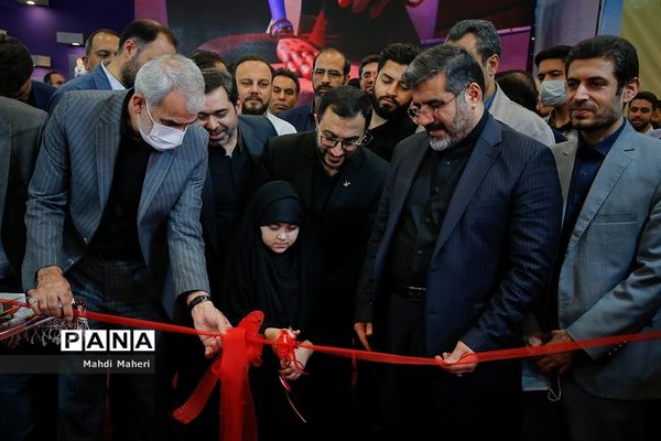 افتتاحیه هشتمین جشنواره و نمایشگاه ایران نوشت