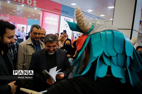 افتتاحیه هشتمین جشنواره و نمایشگاه ایران نوشت