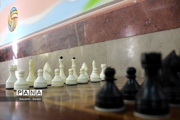آموزش رشته ورزشی فوتبال در پایگاه تابستانی آموزشگاه 15خرداد اسلامشهر