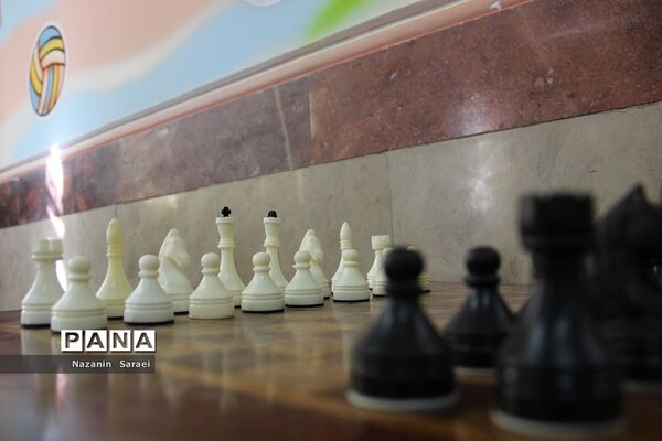 آموزش رشته ورزشی فوتبال در پایگاه تابستانی آموزشگاه 15خرداد اسلامشهر
