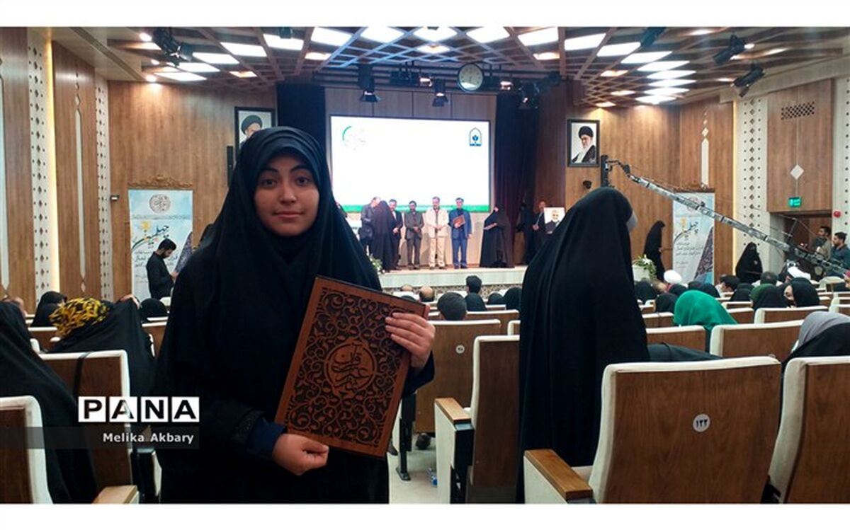 افتخارآفرینی دانش‌آموز فعال و نائب رئیس مجلس دانش‌آموزی مشهد در مسابقات قرآن و عترت کشوری