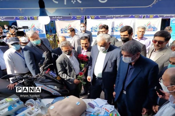 افتتاح نمایشگاه دستاوردهای دولت در استانداری فارس