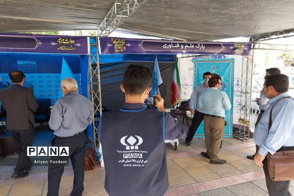 افتتاح نمایشگاه دستاوردهای دولت در استانداری فارس