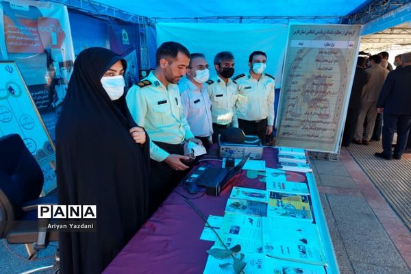 افتتاح نمایشگاه دستاوردهای دولت در استانداری فارس