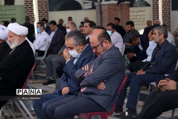 غبارروبی مزار شهدا به‌مناسبت آغاز هفته دولت