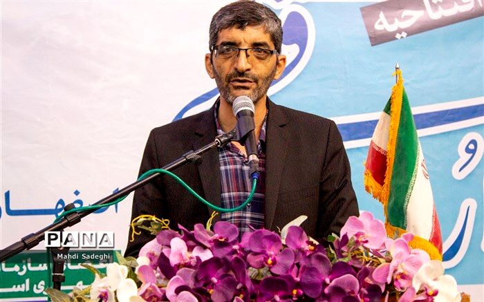 فداکاری و کمک به هم‌نوع در اردوهای سازمان‌ دانش‌آموزی آموزش داده می‌شود
