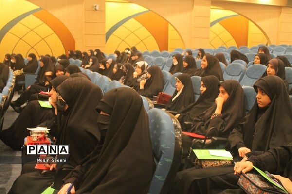 برگزاری همایش دختران مکتبی در قم