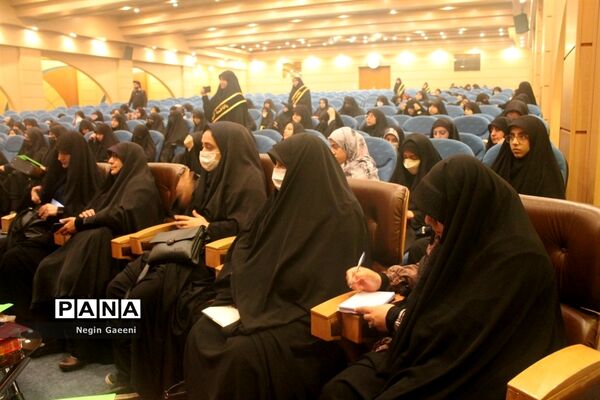 برگزاری همایش دختران مکتبی در قم