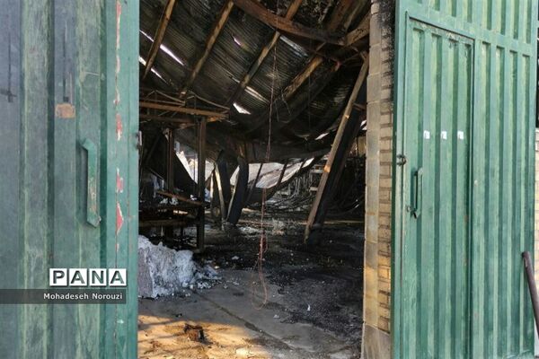 آتش‌سوزی عظیم کارخانه یونولیت در شهرستان رباط‌کریم