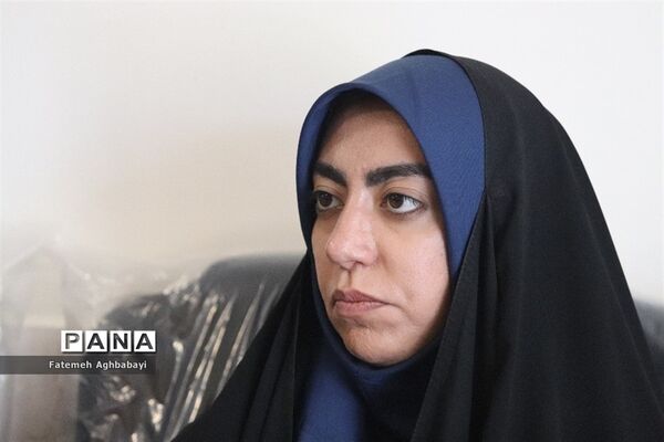 جلسه مدیرکل آموزش و پرورش چهارمحال و بختیاری با ناظران مسابقات دو و میدانی و شطرنج دانش‌آموزان دختر سراسر کشور