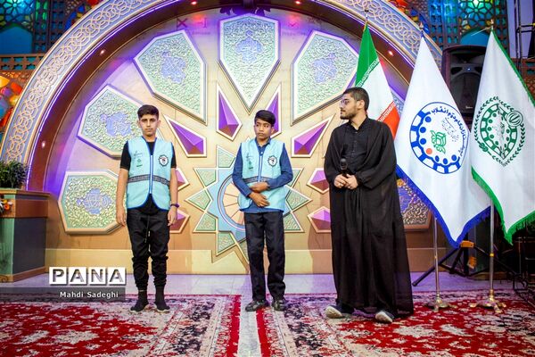 محفل انس با قرآن در شب اردوی قطبی در اصفهان