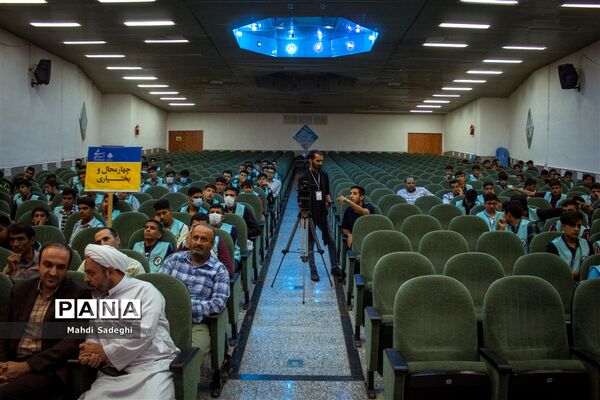 محفل انس با قرآن در شب اردوی قطبی در اصفهان
