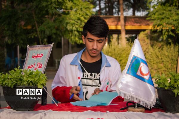 روز دوم اردوی قطبی اعضای سازمان دانش‌آموزی در اصفهان